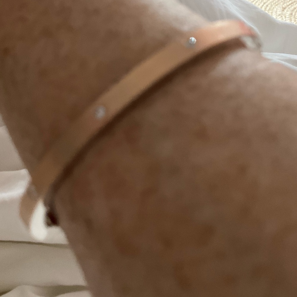 Rene Escobar. NWT. 4.0mm 18K Rose Gold. .25 TCW white diamonds. Hinged, Lock. - Picture 2 of 5